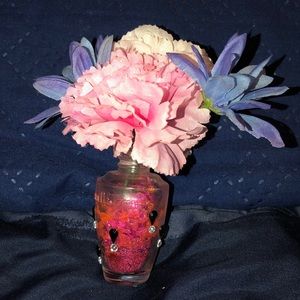 Small decorative 🌸